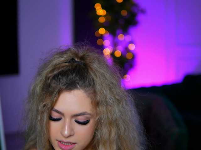 NayaQuinn's BongaCams show and profile