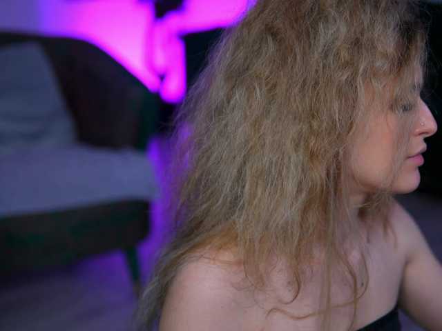 NayaQuinn's BongaCams show and profile