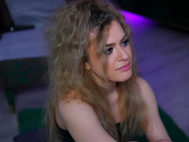 NayaQuinn's BongaCams show and profile