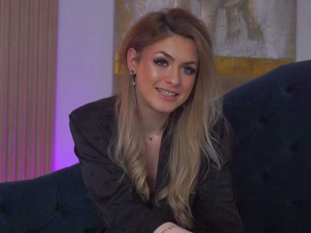 NayaQuinn's BongaCams show and profile