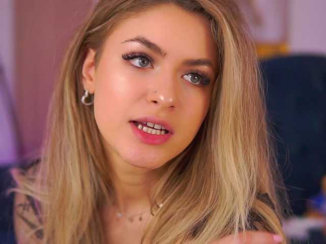 NayaQuinn's BongaCams show and profile