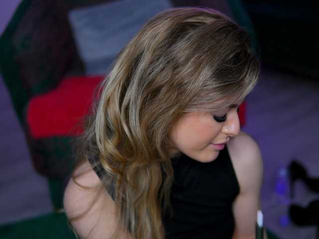 NayaQuinn's BongaCams show and profile