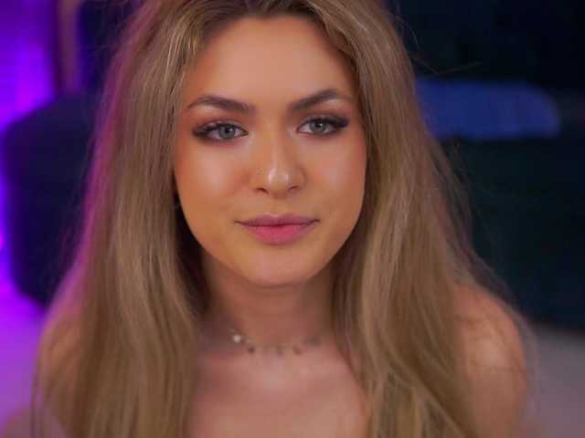 NayaQuinn's BongaCams show and profile