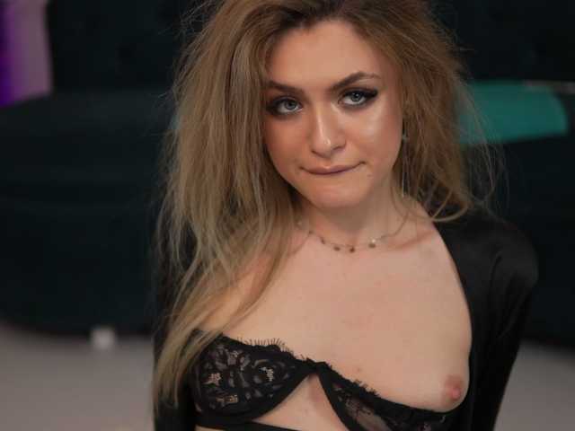 NayaQuinn's BongaCams show and profile