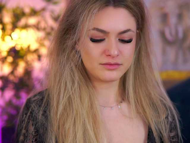 NayaQuinn's BongaCams show and profile