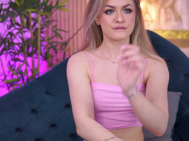 NayaQuinn's BongaCams show and profile