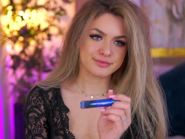 NayaQuinn video chat preview