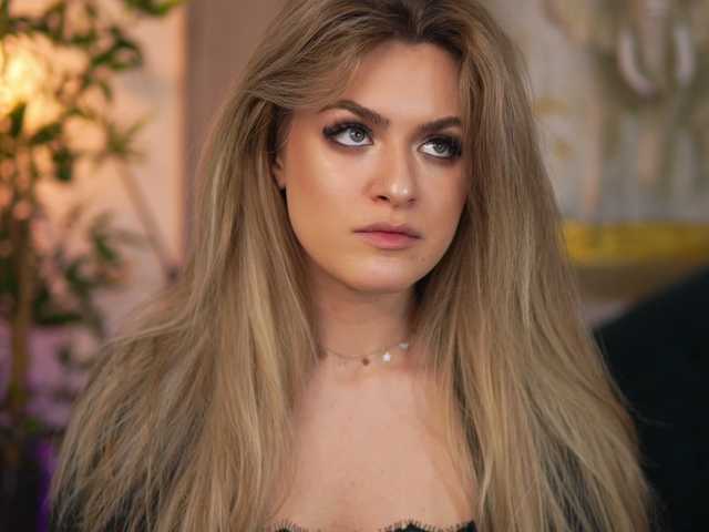 NayaQuinn's BongaCams show and profile