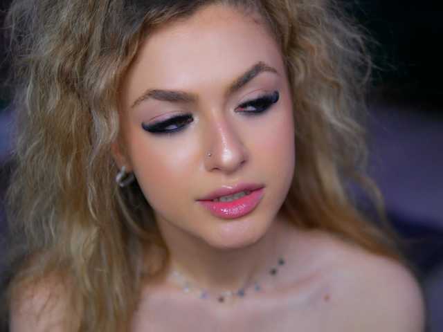 NayaQuinn's BongaCams show and profile