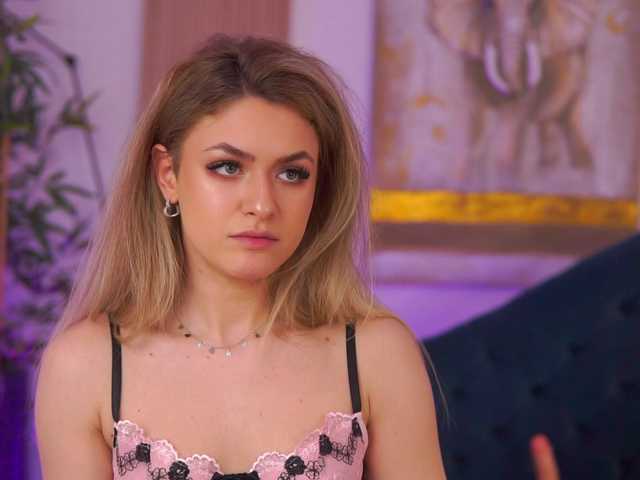 NayaQuinn's BongaCams show and profile