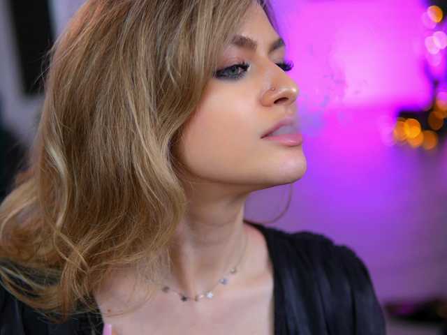 NayaQuinn's BongaCams show and profile