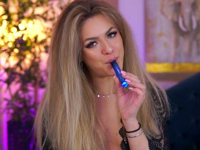 NayaQuinn video chat preview