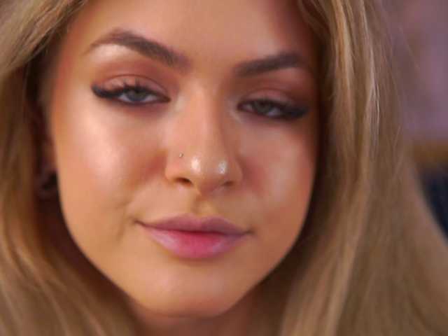 NayaQuinn's BongaCams show and profile