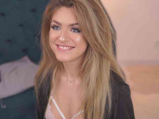 live sexcam NayaQuinn