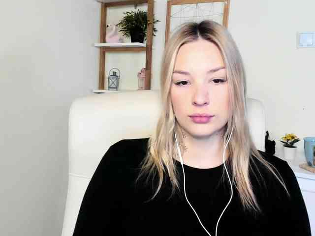 AngelaLux webcam