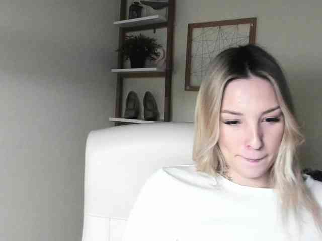AngelaLux webcam