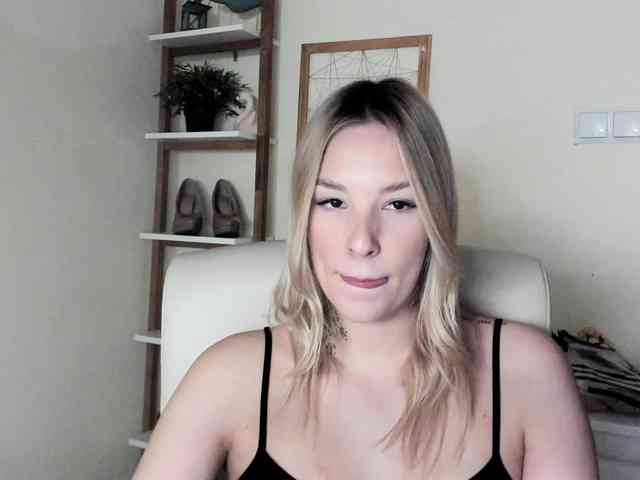 AngelaLux webcam