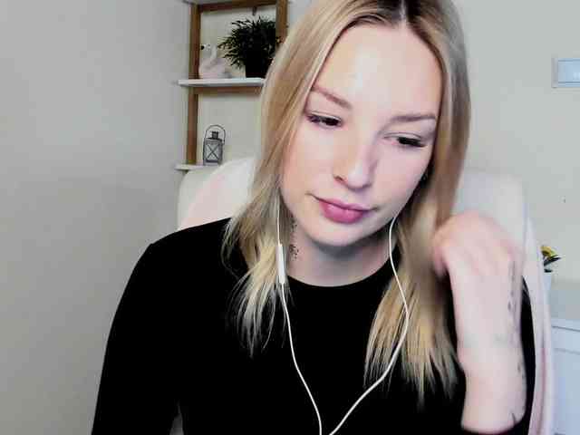 AngelaLux webcam