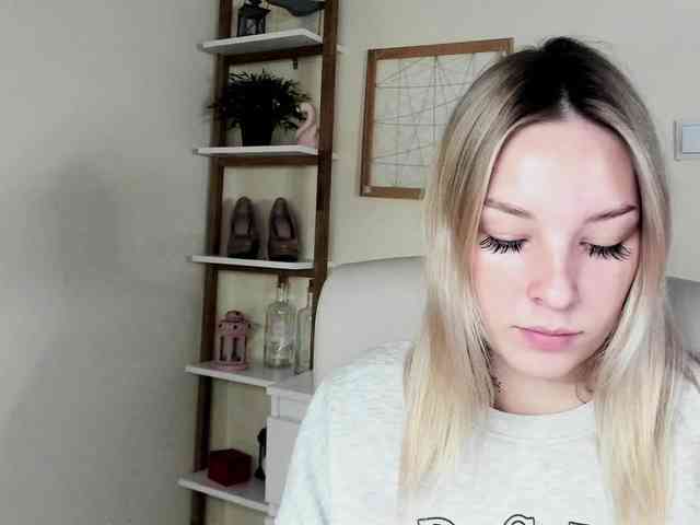 AngelaLux webcam