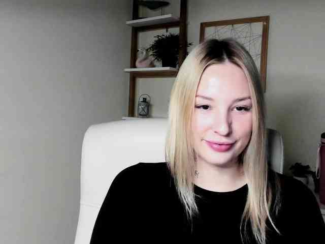 AngelaLux webcam