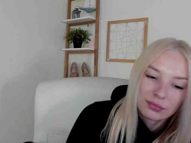 AngelaLux webcam