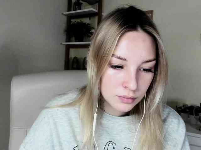 AngelaLux webcam