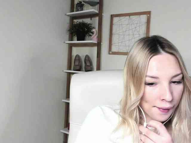 AngelaLux webcam
