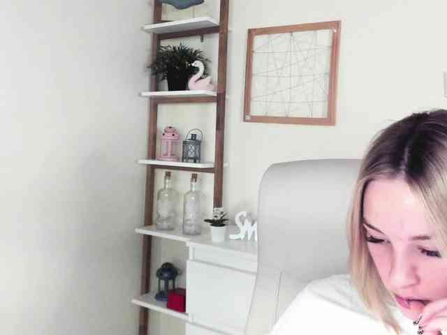 AngelaLux webcam
