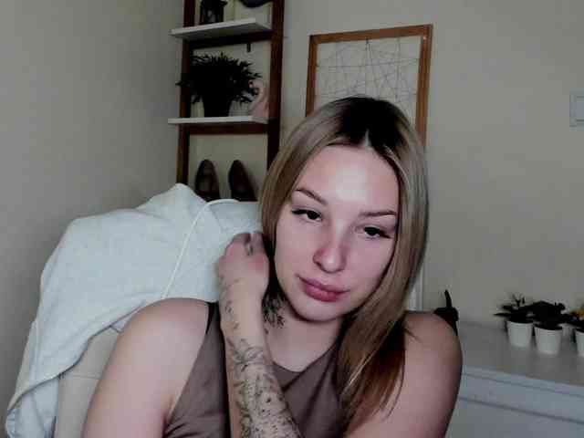 AngelaLux webcam