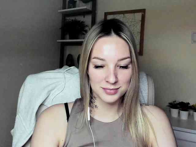 AngelaLux webcam