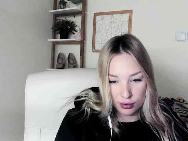 AngelaLux webcam