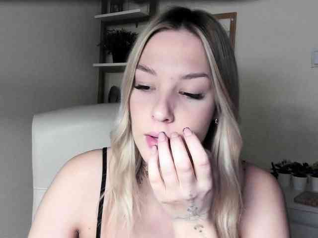 AngelaLux webcam