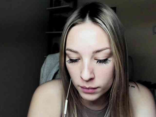 AngelaLux webcam