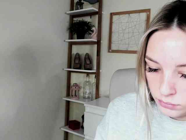 AngelaLux webcam