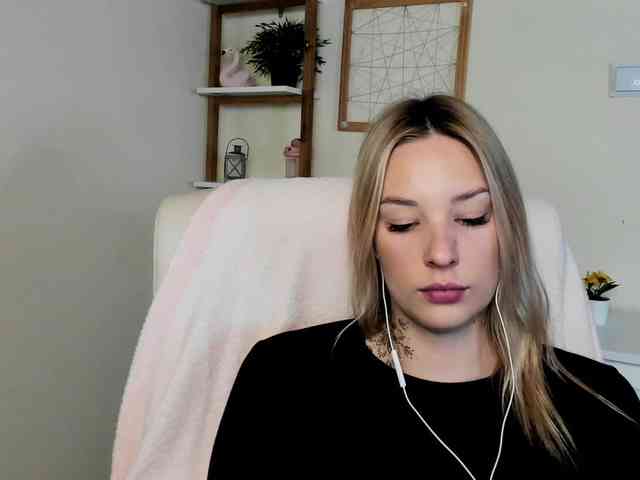 AngelaLux webcam