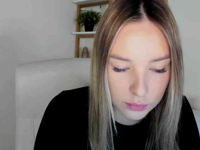 AngelaLux webcam
