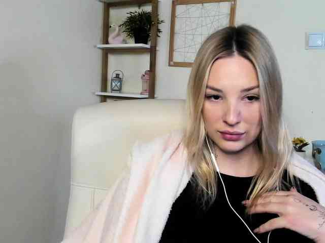 AngelaLux webcam