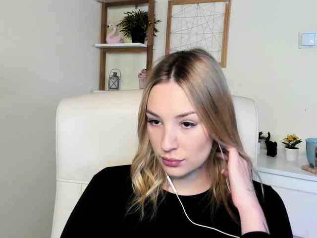 AngelaLux webcam
