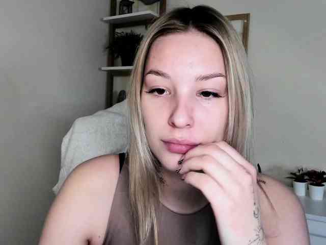 AngelaLux webcam
