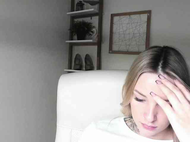 AngelaLux webcam