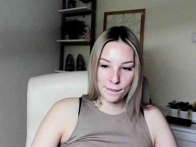 AngelaLux webcam