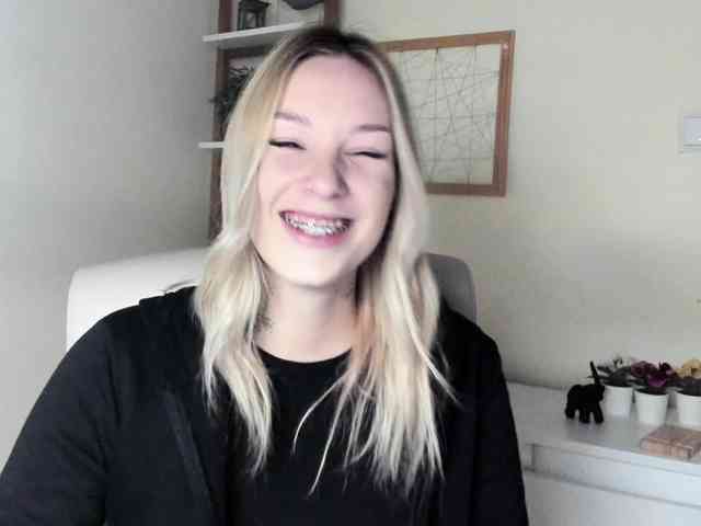 AngelaLux webcam