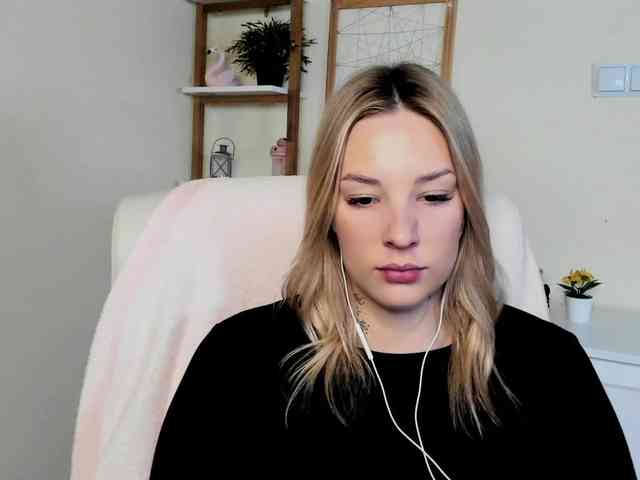 AngelaLux webcam