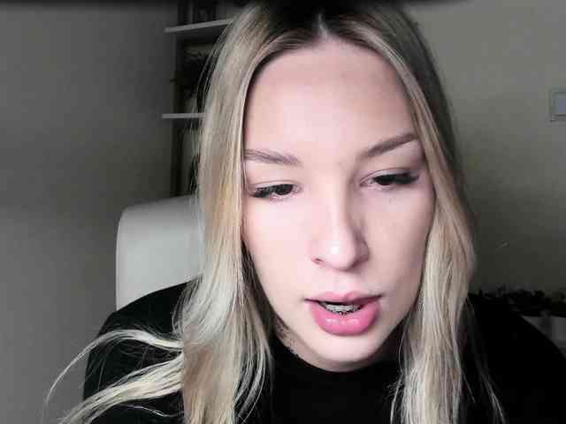 AngelaLux webcam