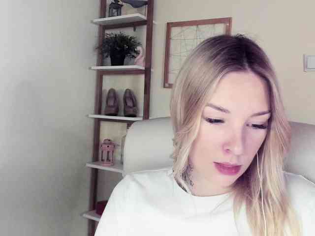 AngelaLux webcam