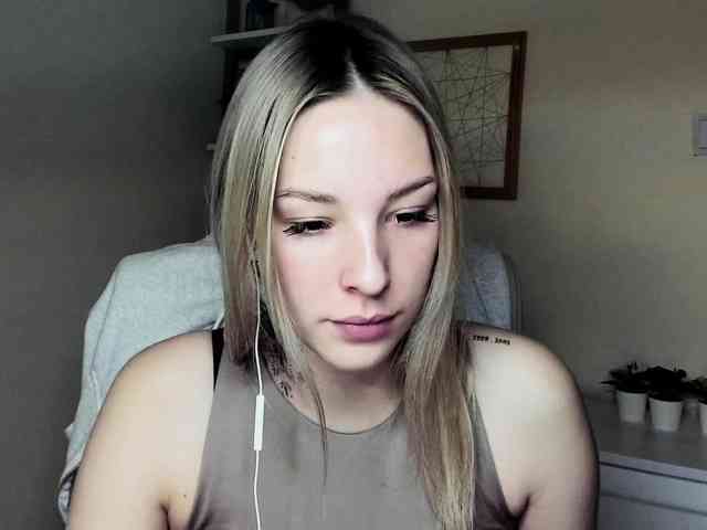 AngelaLux webcam