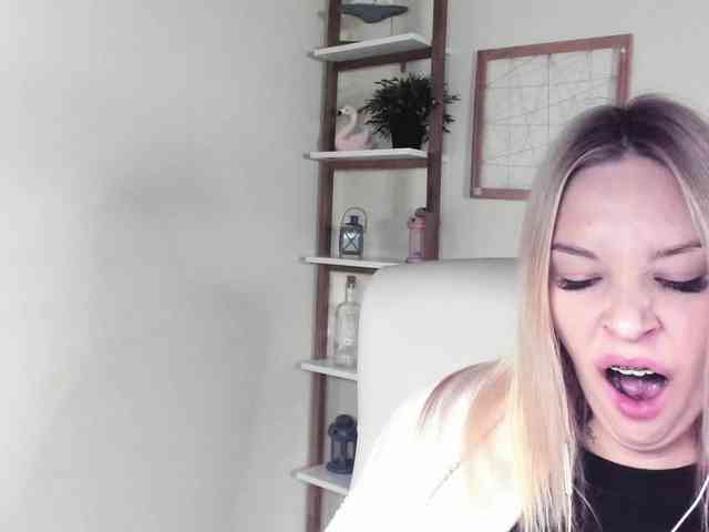 AngelaLux webcam