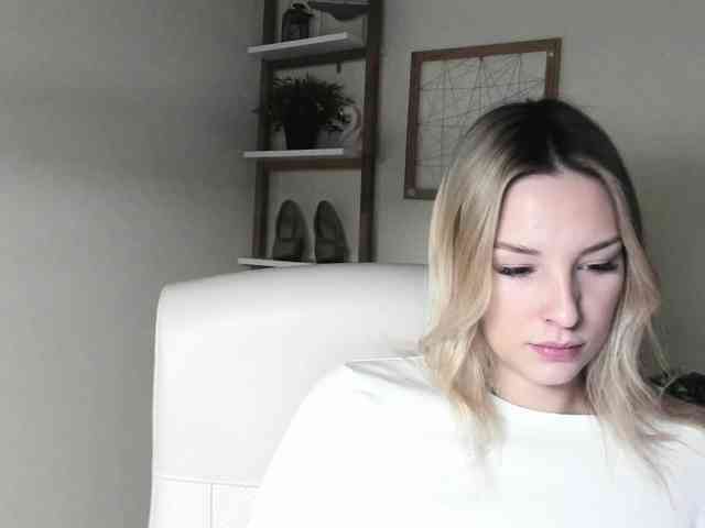 AngelaLux webcam