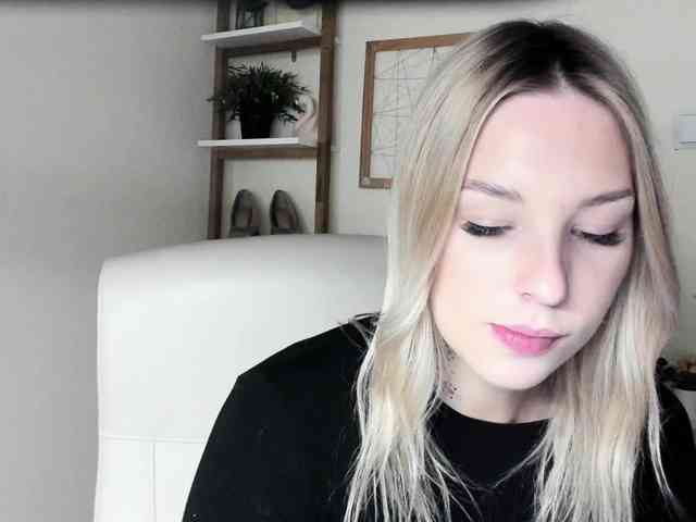AngelaLux webcam