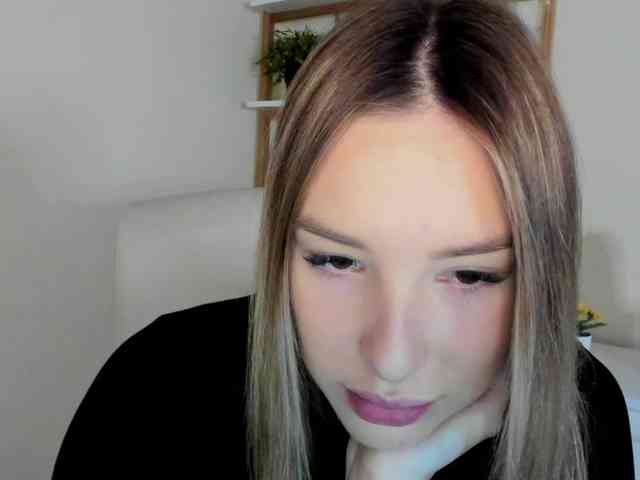 AngelaLux webcam